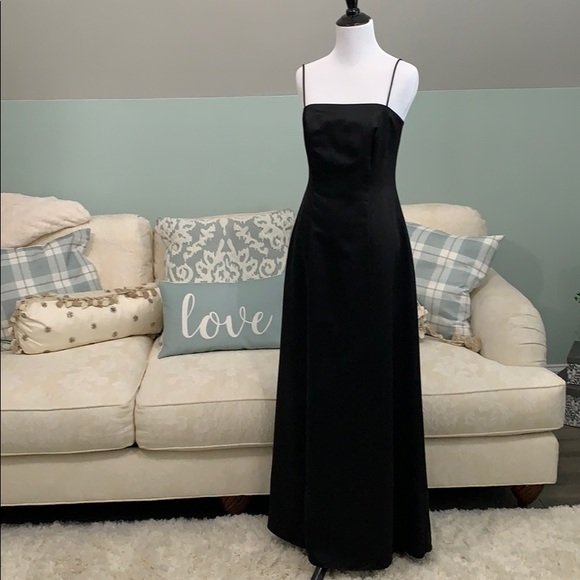 NWT Gorgeous Chic Black Gown with matching wrap - Picture 3 of 7
